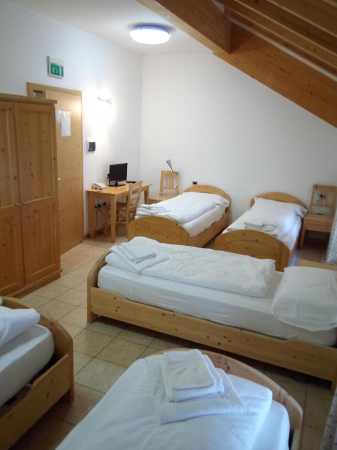 Taxus Hostel Pieve Tesino エクステリア 写真